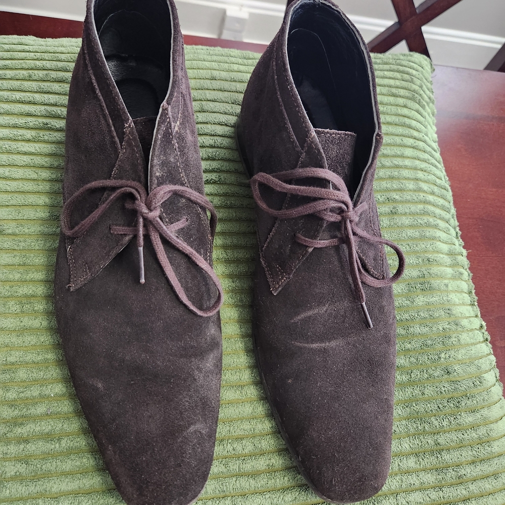 Calvin Klein Suede Chukka Boots in Rich Brown
